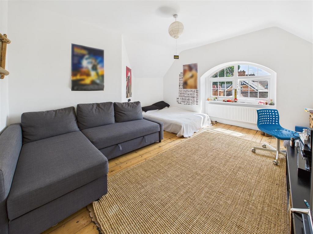 CAM05251 G0-PR0055-STILL003.jpg