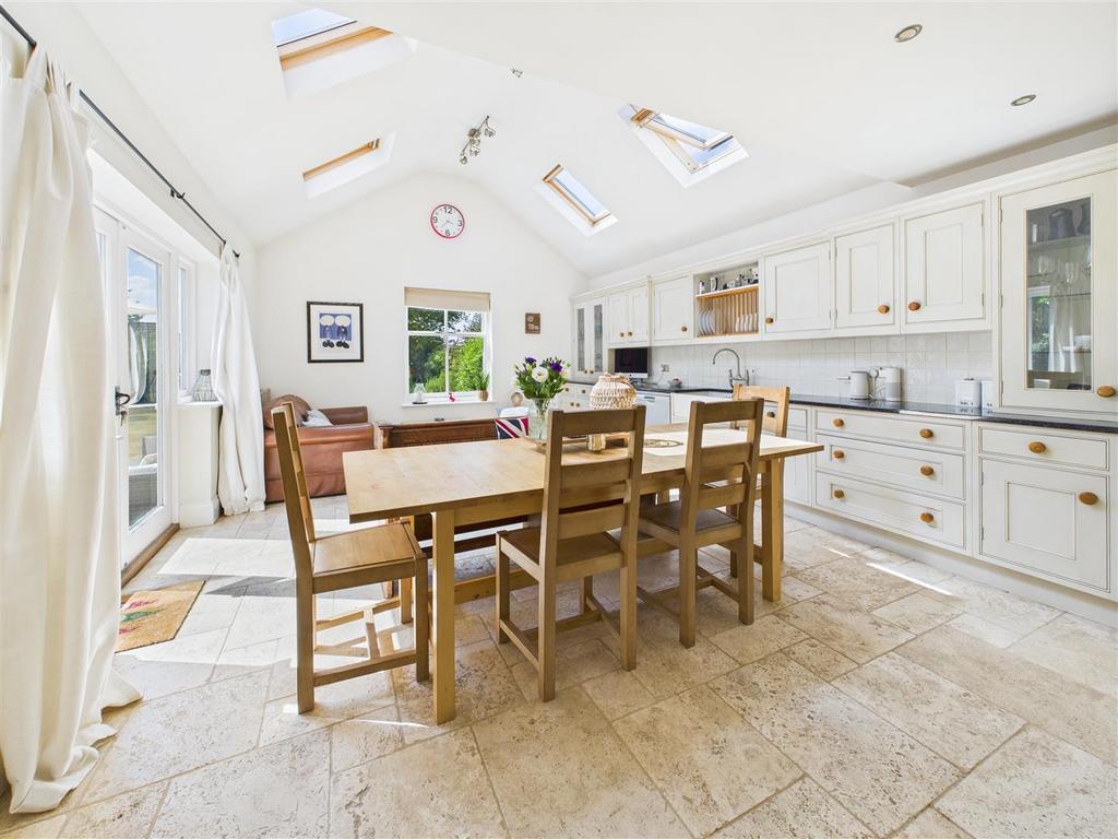 CAM05251 G0-PR0055-STILL014.jpg