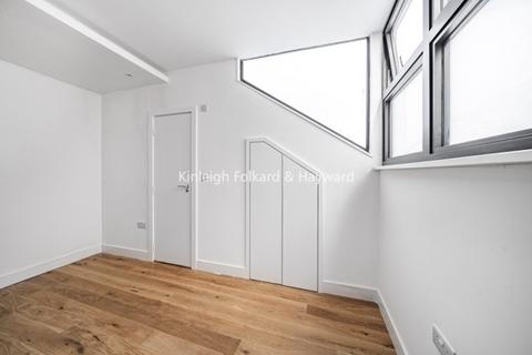2 bedroom apartment to rent, Finsbury Park Road London N4