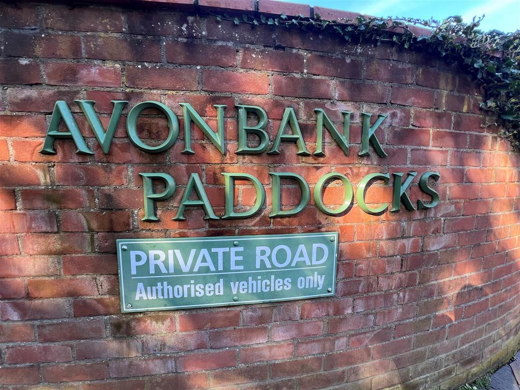 Avonbank Sign.jpg