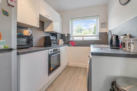 2 bedroom apartment for sale, Thorpe Hall Avenue, Thorpe Bay SS1