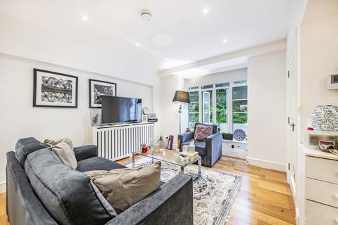 Studio to rent, Grove End Gardens, Grove End Road, St Johns Wood, London, NW8