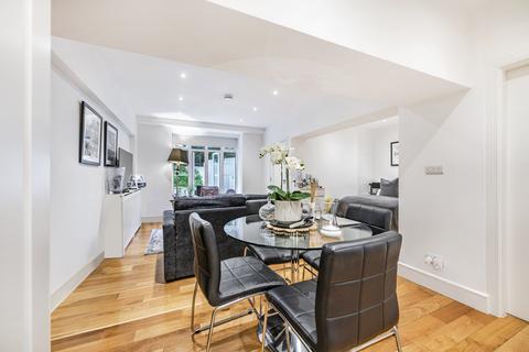 Studio to rent, Grove End Gardens, Grove End Road, St Johns Wood, London, NW8
