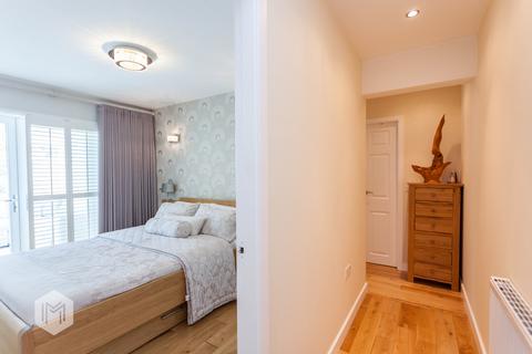 14 Fulwood Close, Bury, BL8 2TL