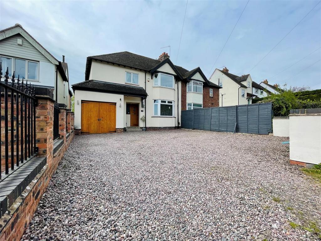 Alcester Road, StratfordUponAvon CV37 4 bed semidetached house for