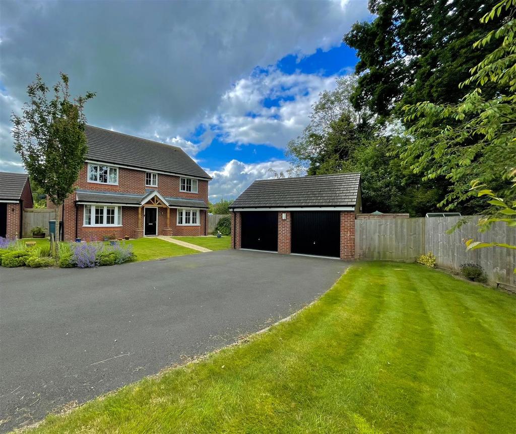 Bomford Way, Salford Priors WR11 5 bed detached house £650,000