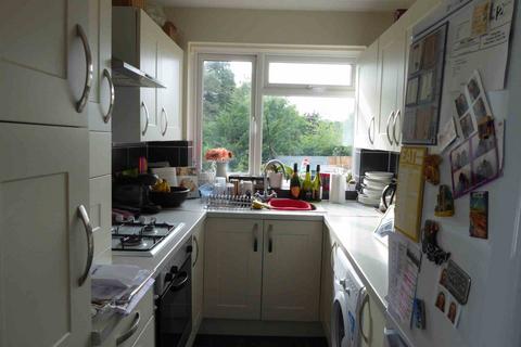 2 bedroom flat to rent, Butts Hill Road, Woodley