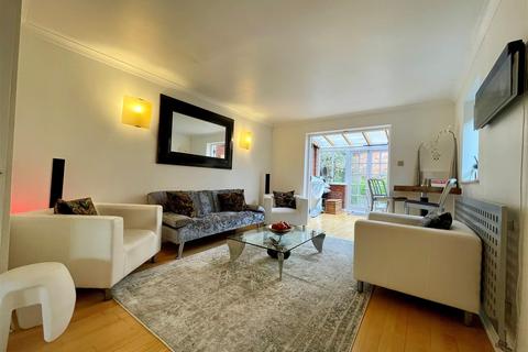 4 bedroom end of terrace house for sale, Wheelers Court, Stratford-Upon-Avon CV37