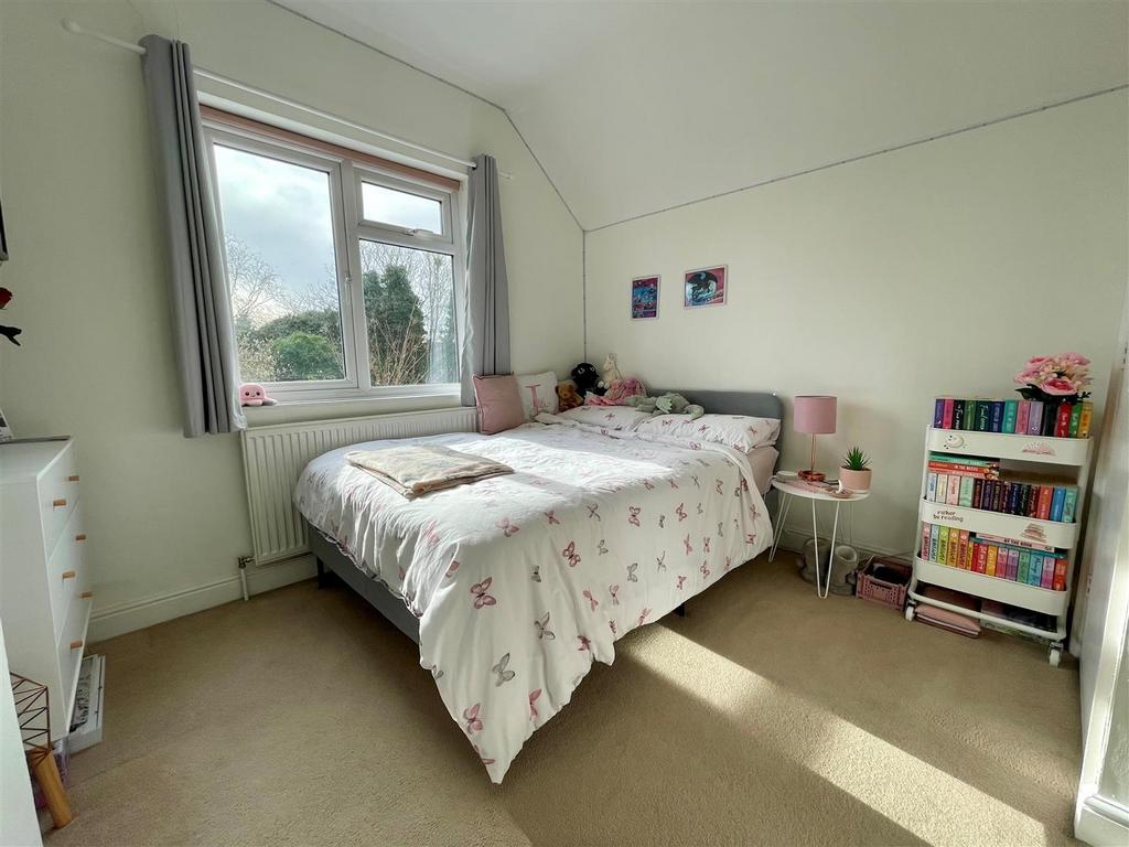 Bedroom 1.jpg