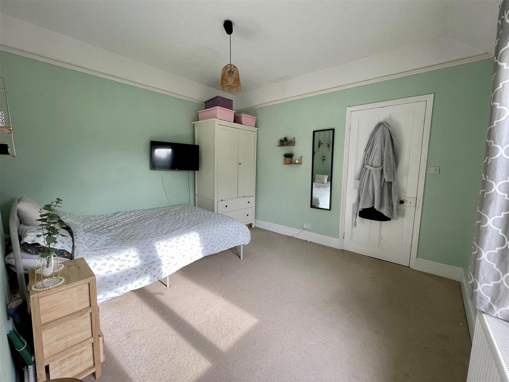 Bedroom 4.jpg