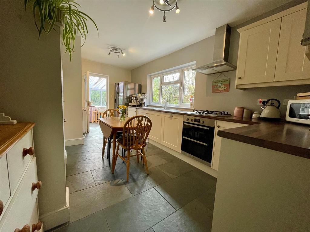 Kitchen x2.jpg