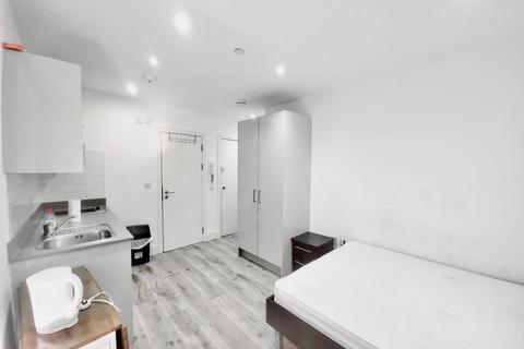 Studio to rent, Luminaire Apartments, London NW6