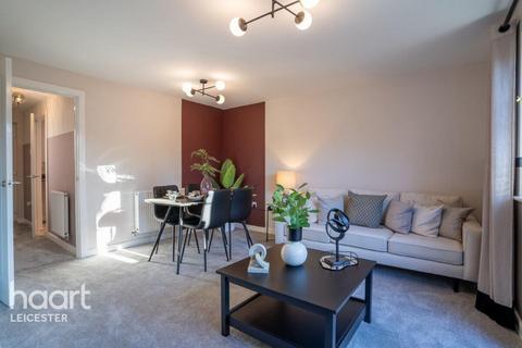 3 bedroom end of terrace house for sale, Siskin Road, Leicester