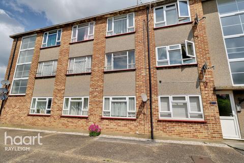 2 bedroom flat for sale, Marina Avenue, Rayleigh