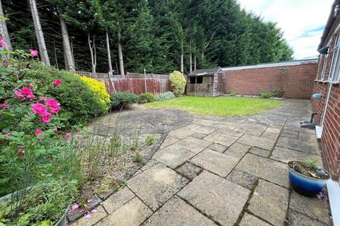 2 bedroom bungalow for sale, Wolsey Way, Syston, Leicestershire. LE7 1NZ