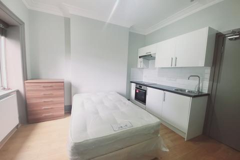 Studio to rent, 374 Finchley Road, London NW3