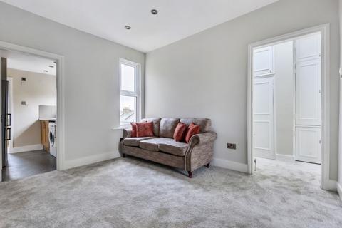 2 bedroom apartment to rent, Brackenbury Road London W6