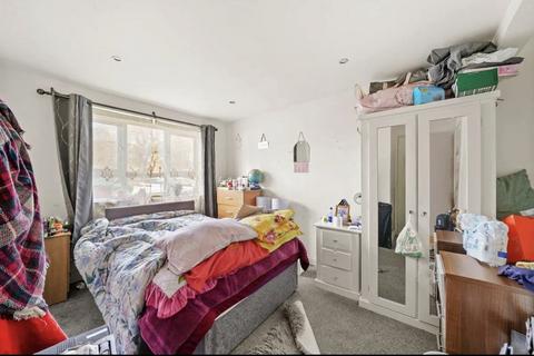 2 bedroom flat for sale, Press Road, London NW10
