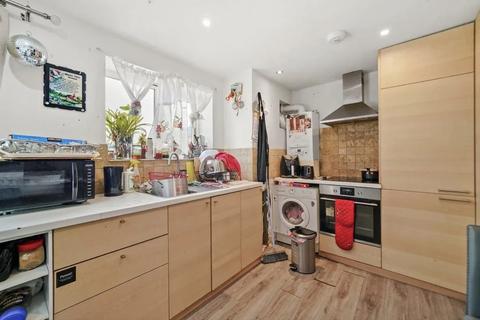 2 bedroom flat for sale, Press Road, London NW10