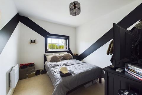 8 The Crescent, Gloucester, GL1 3LF