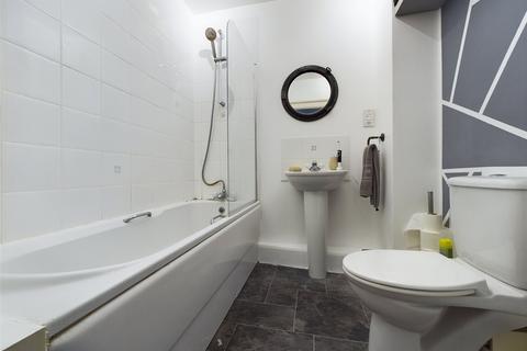 8 The Crescent, Gloucester, GL1 3LF