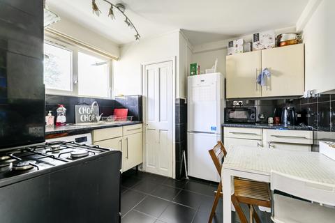 4 bedroom flat to rent, West House Close London SW19