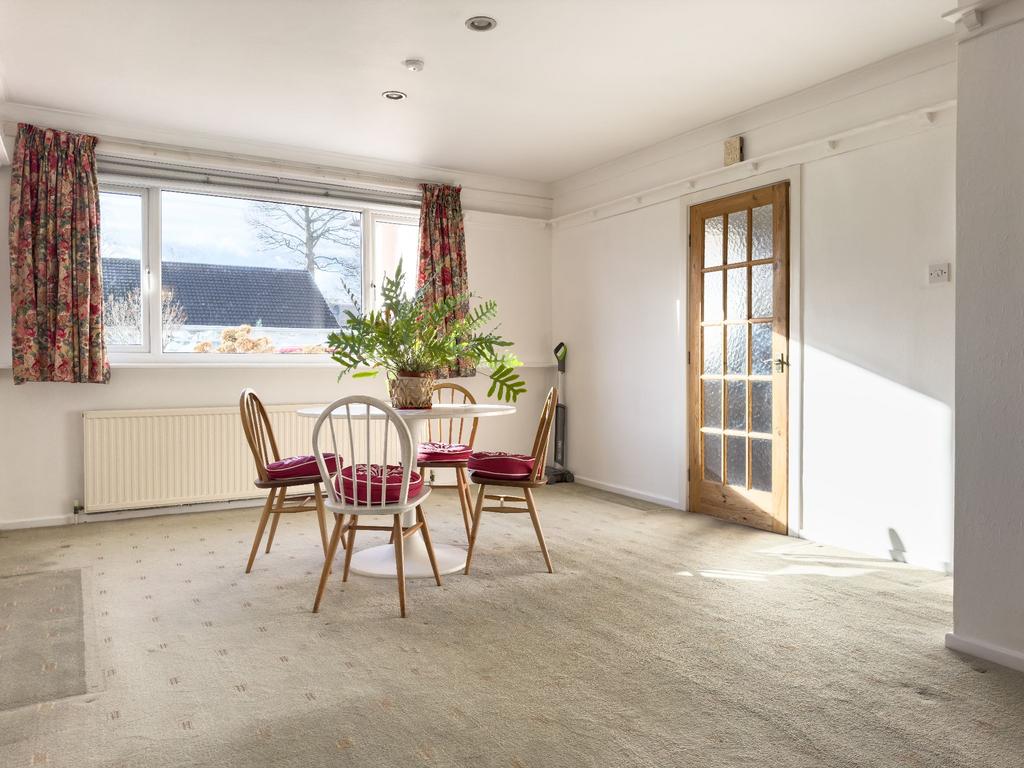 Lounge/dining area