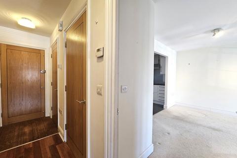 2 bedroom flat to rent, Regal Court, Holders Hill Road, Mill Hill, NW7