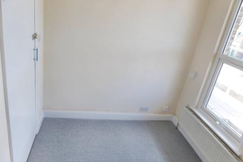 1 bedroom in a house share to rent, Edridge Road, Croydon CR0