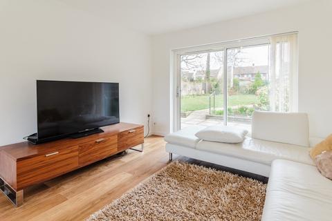 3 bedroom detached house to rent, Collingwood Crescent, Guildford, Surrey, GU1