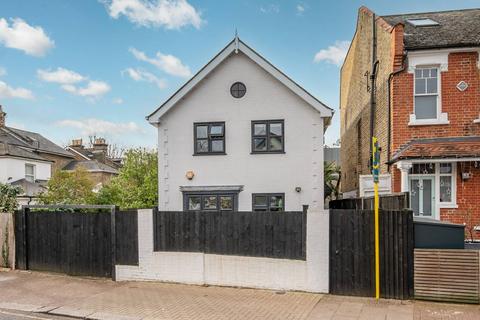 3 bedroom detached house to rent, West Hill Road, Wandsworth, London, SW18