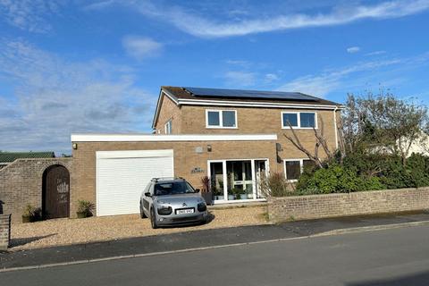 3 bedroom detached house for sale, Yr Ynys, Tywyn LL36