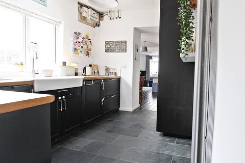 31 Cardiff Road, Llantrisant, Pontyclun, CF72 8DG