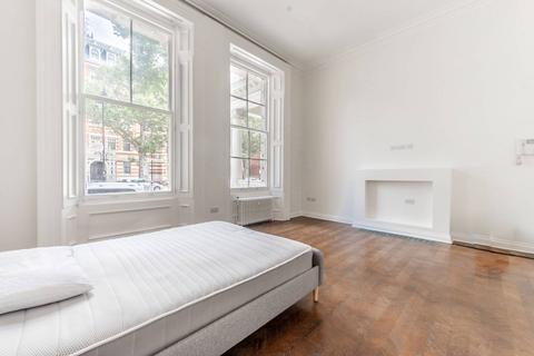 Studio to rent, Queens Gate, South Kensington, London, SW7