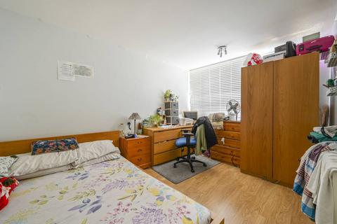 3 bedroom flat for sale, Cable Street, Shadwell, London, E1