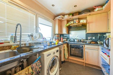 3 bedroom flat for sale, Cable Street, Shadwell, London, E1