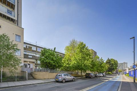 3 bedroom flat for sale, Cable Street, Shadwell, London, E1