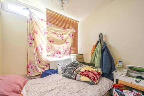 3 bedroom flat for sale, Cable Street, Shadwell, London, E1