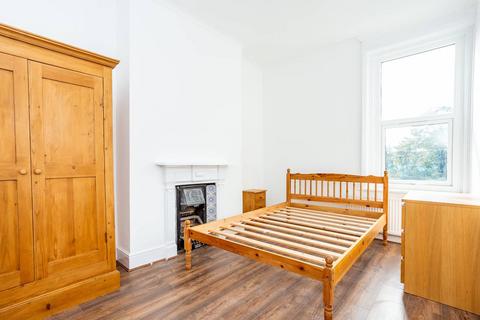 4 bedroom flat to rent, High Street Mews,, Wimbledon Village, London, SW19