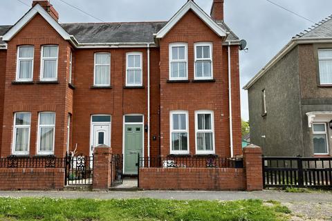 3 bedroom end of terrace house for sale, Hayston Avenue, Hakin, Milford Haven, Pembrokeshire, SA73
