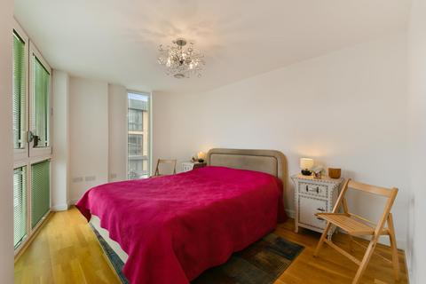 3 bedroom maisonette for sale, Baltic Avenue, Brentford, TW8