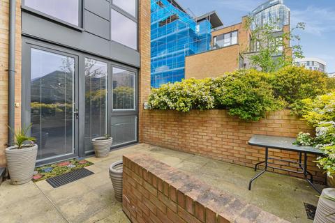 31 Baltic Avenue, Brentford, TW8 0LL