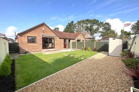 12 Darbys Close, Oakdale, Poole, BH15 3DJ