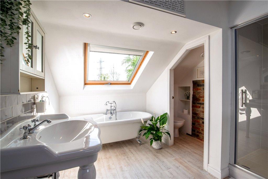 Master En-Suite