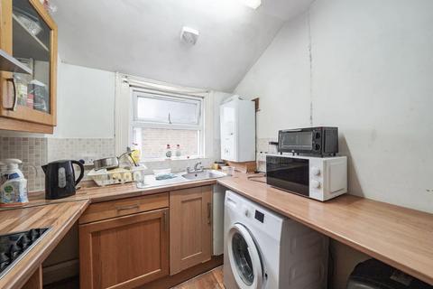3 bedroom flat for sale, Acton Lane, London NW10
