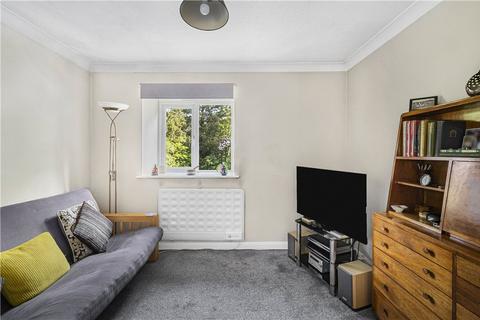 18 Connaught Gardens, Morden, SM4 6DB