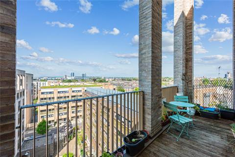 3 bedroom penthouse to rent, Green Lanes, London, N4