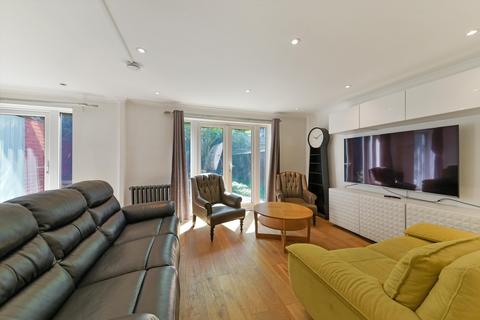 4 bedroom end of terrace house to rent, Cumming Street, London, N1