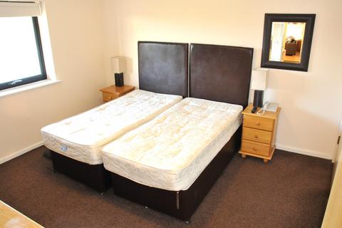 2 bedroom flat to rent, Citipeaks, East Quayside,