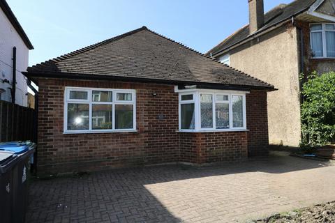 4 bedroom bungalow to rent, Tolworth Road, Surbiton KT6